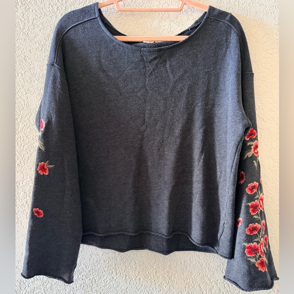 AMERICAN EAGLE OUTFITTERS Floral Embroidered Bell Long Sleeve Sweater Sz Medium - Picture 5 of 13